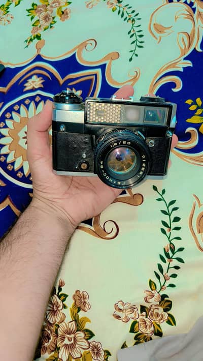 SELLING GOOD CAMERA  URGENT BASE