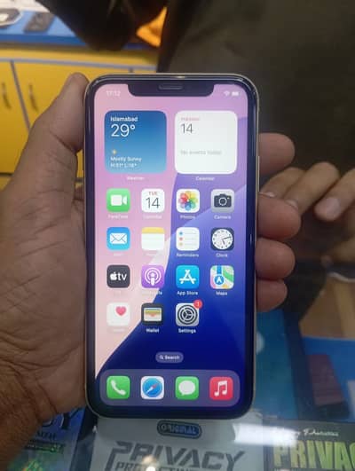 IPhone XR 76% battery health 64 storage