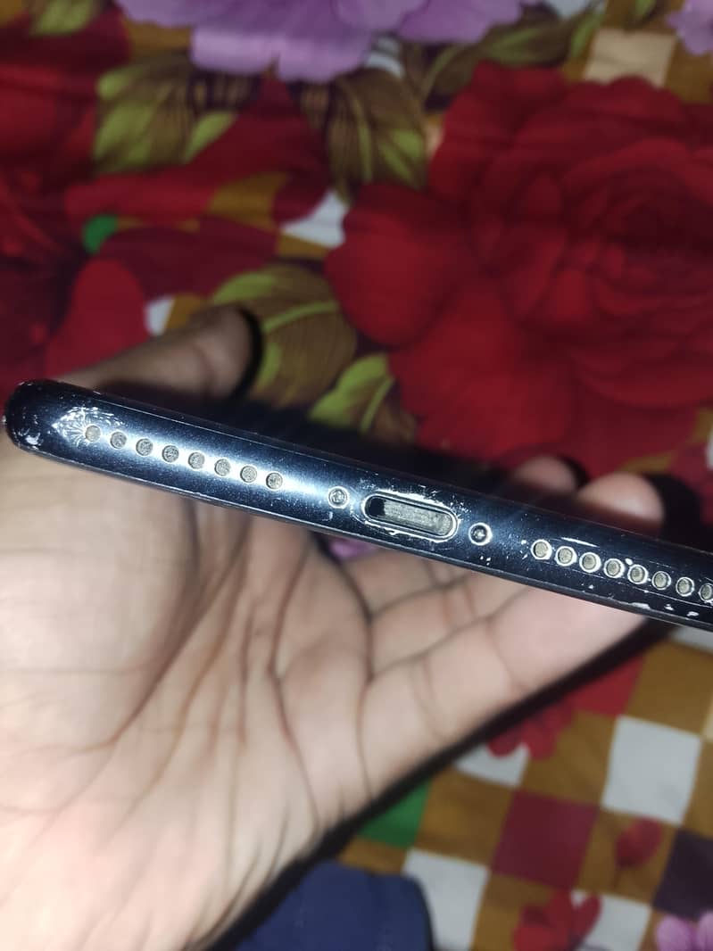 Apple iPhone 7 Plus 0