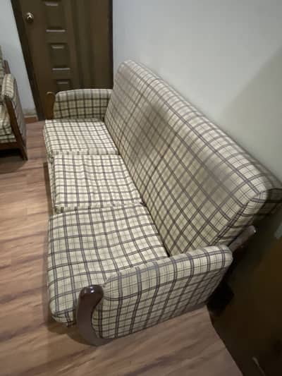 5 seater executive sofa set (decent furnishers)