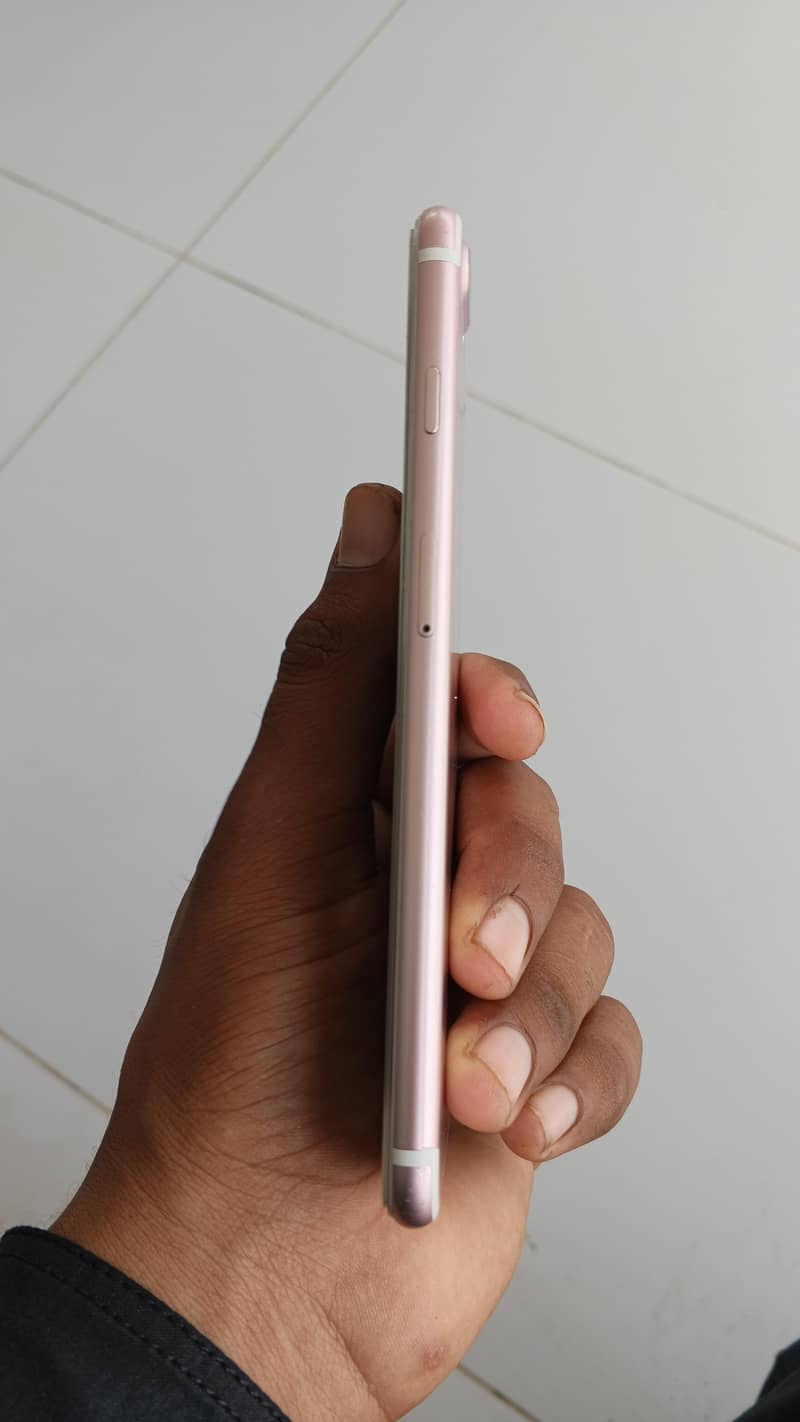 Apple iPhone 7 Plus 2