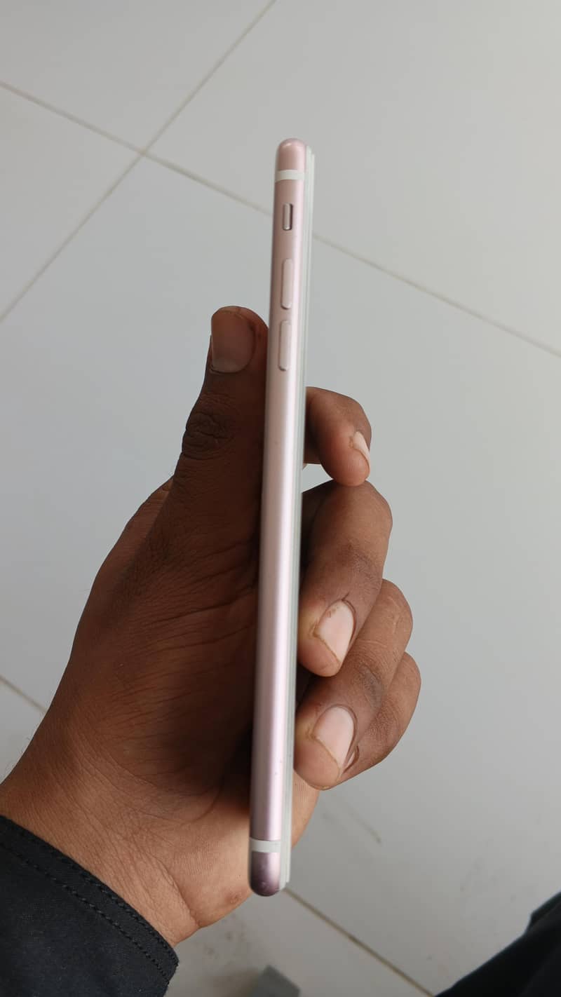 Apple iPhone 7 Plus 3