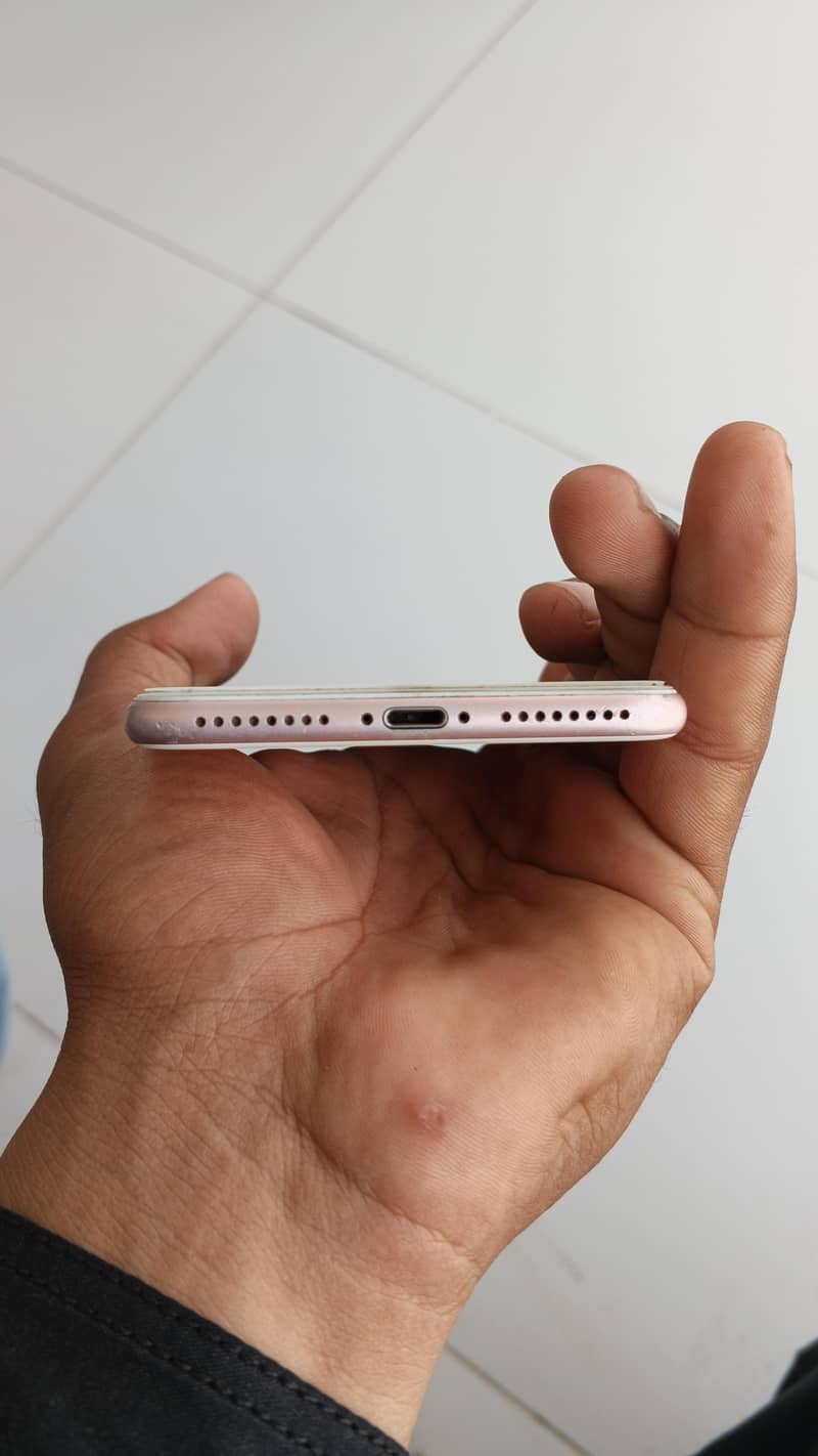 Apple iPhone 7 Plus 4