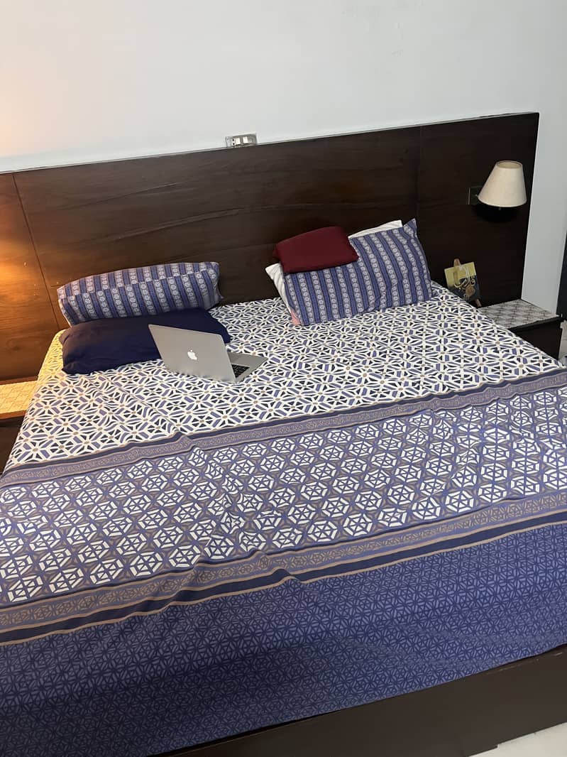 King size bed 3