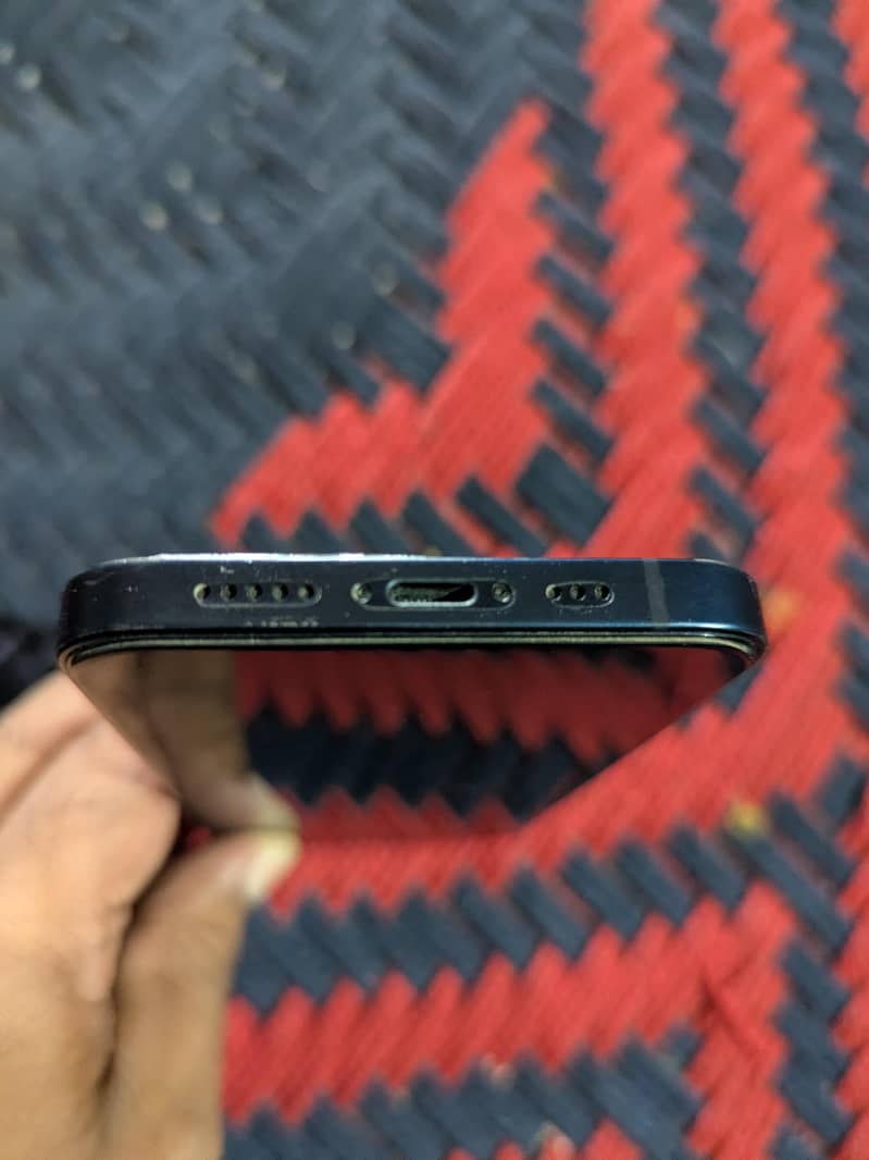 Apple iPhone 12 4