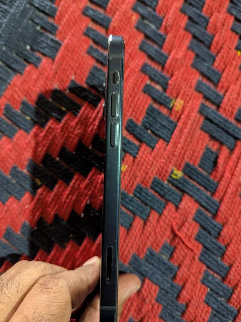 Apple iPhone 12 6