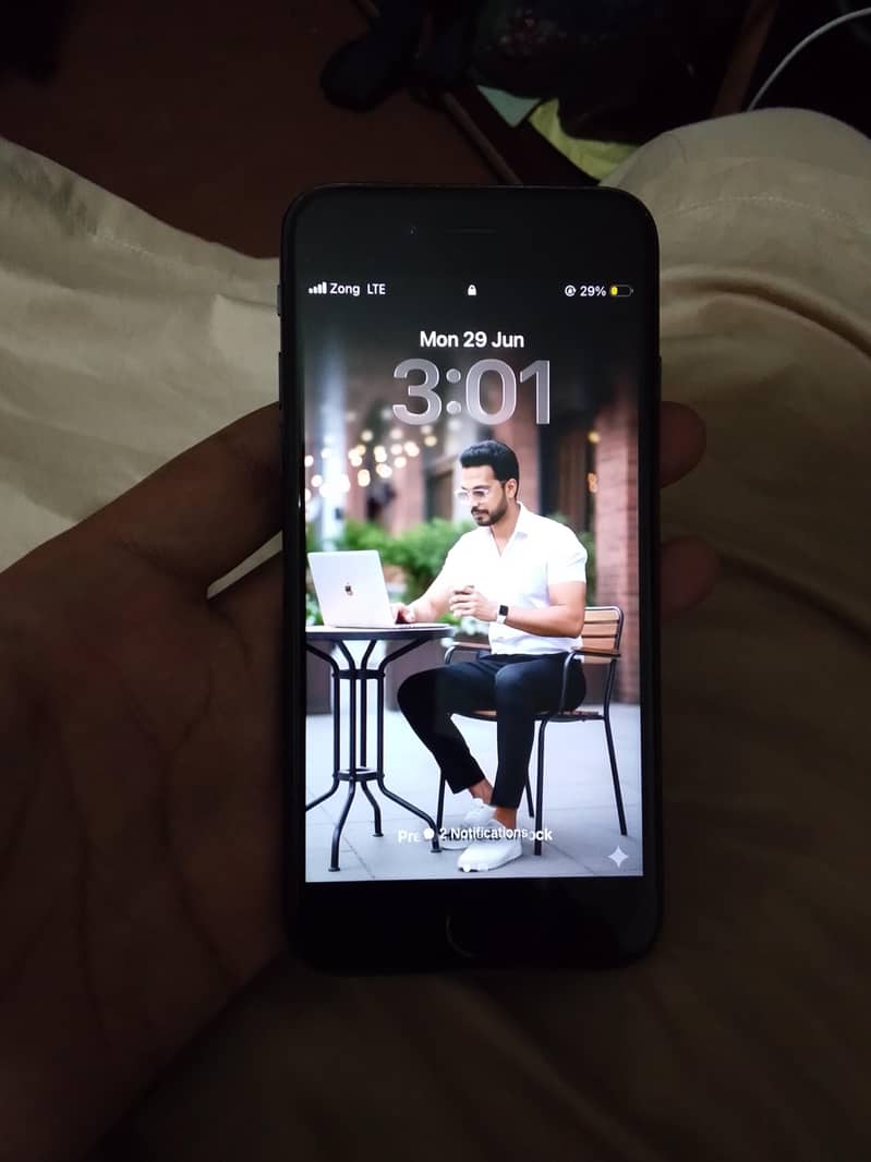 Apple iPhone SE 8