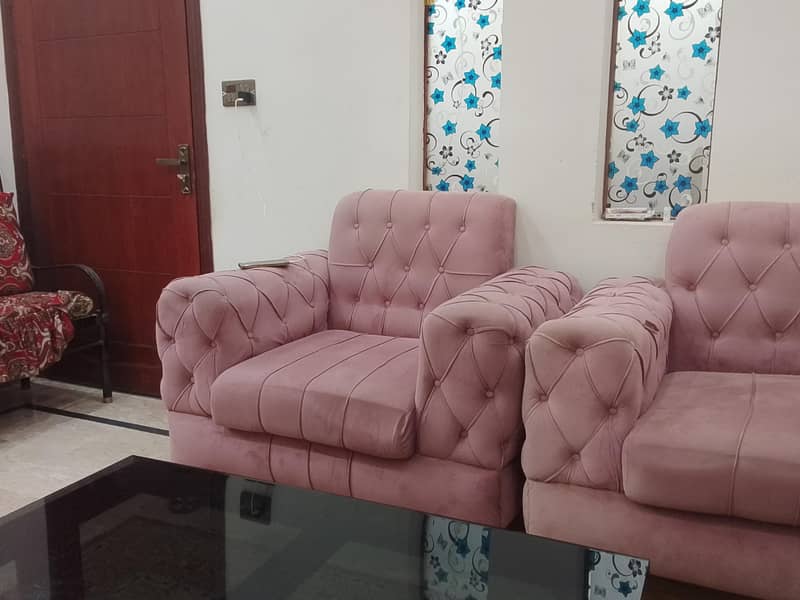 7 seater sofaa with tablee used like new 0