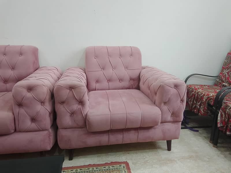 7 seater sofaa with tablee used like new 4