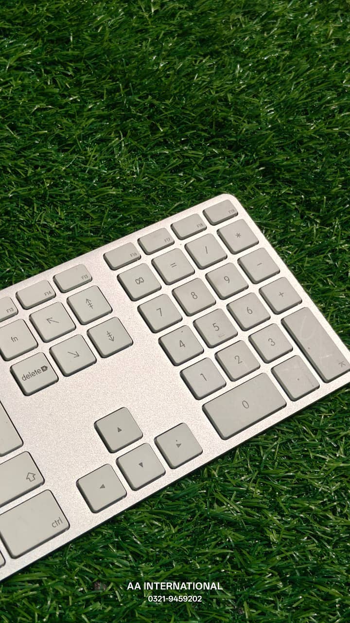 APPLE WIRED KEYBOARD 1