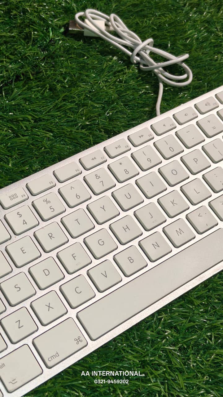 APPLE WIRED KEYBOARD 2
