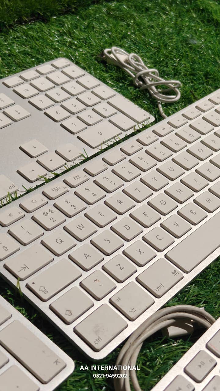 APPLE WIRED KEYBOARD 4