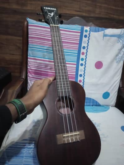 Yamaha FS 100 concert size ukulele