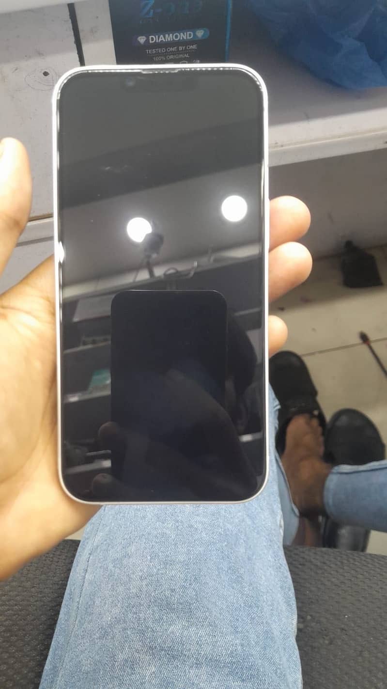 Apple iPhone 16e 0