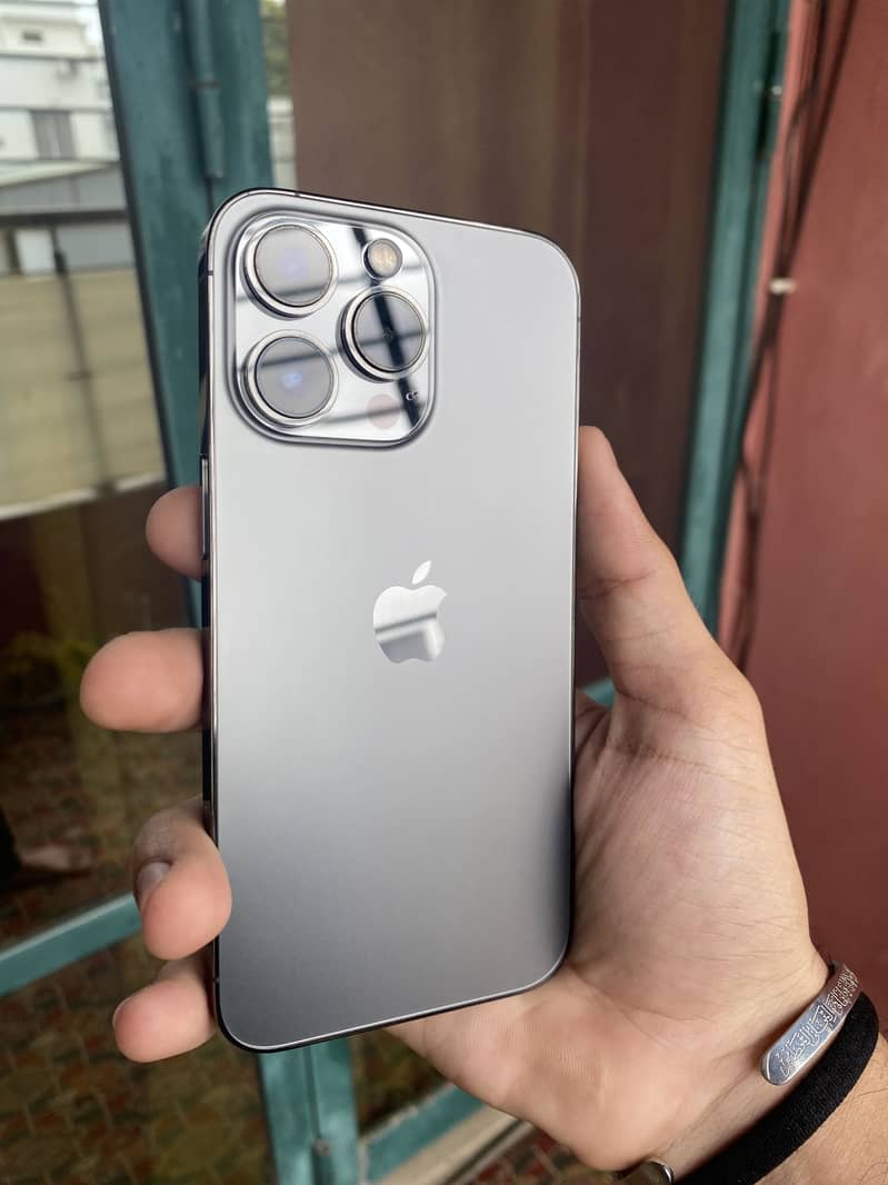 Apple iPhone 13 Pro 1