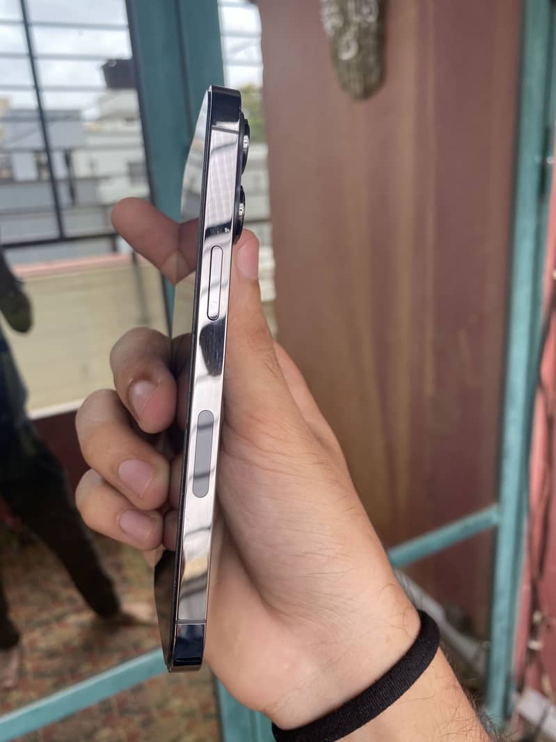 Apple iPhone 13 Pro 4