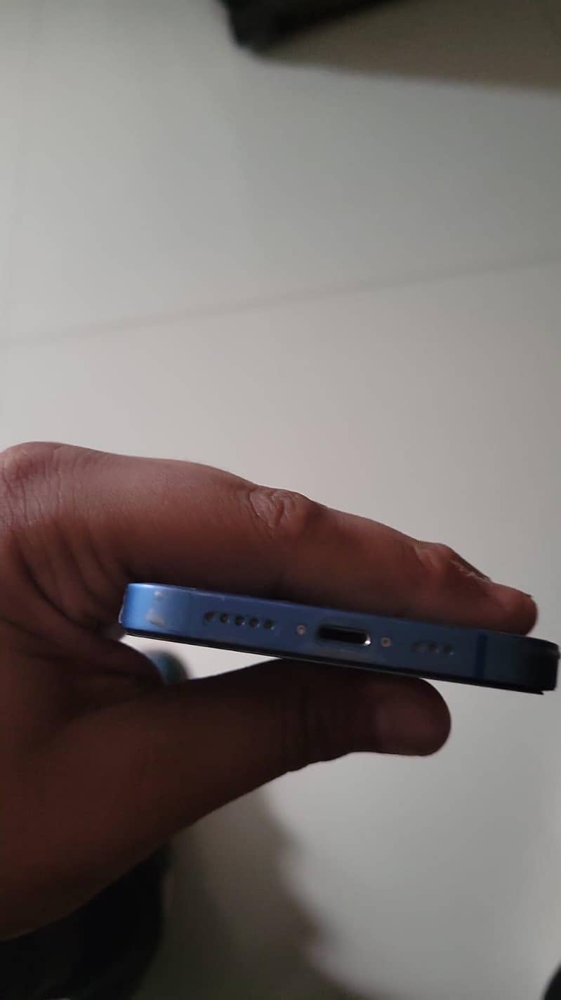 Apple iPhone 13 2