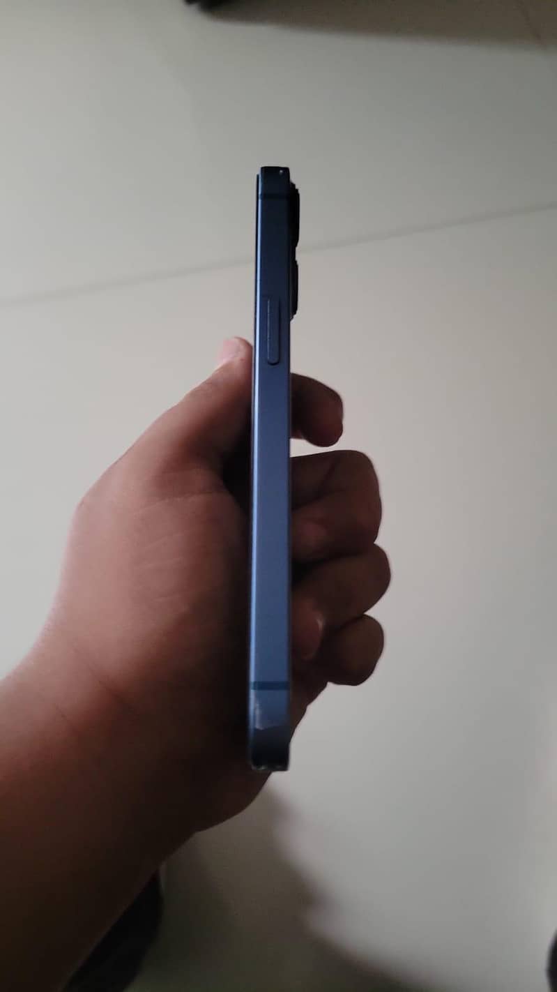 Apple iPhone 13 5