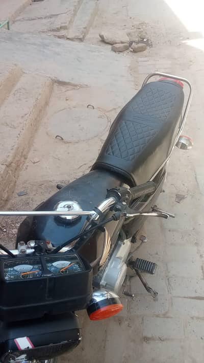 CV 125 black