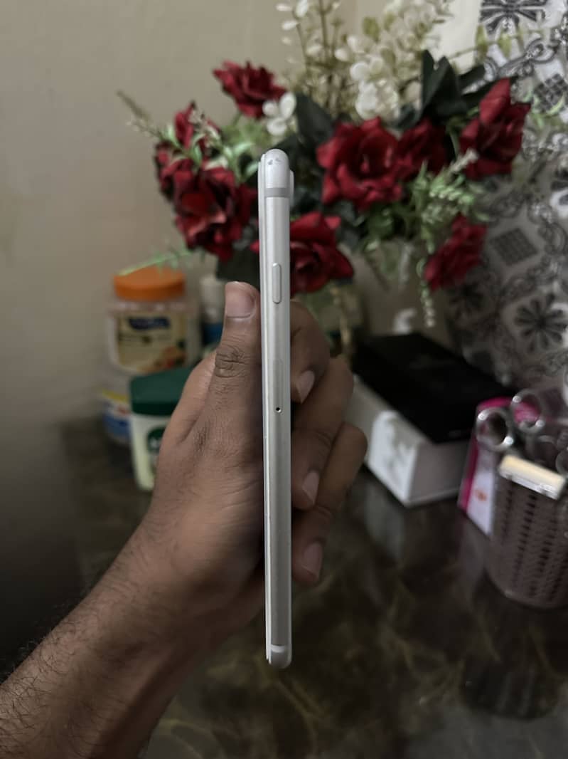 Apple iPhone 7 Plus 2