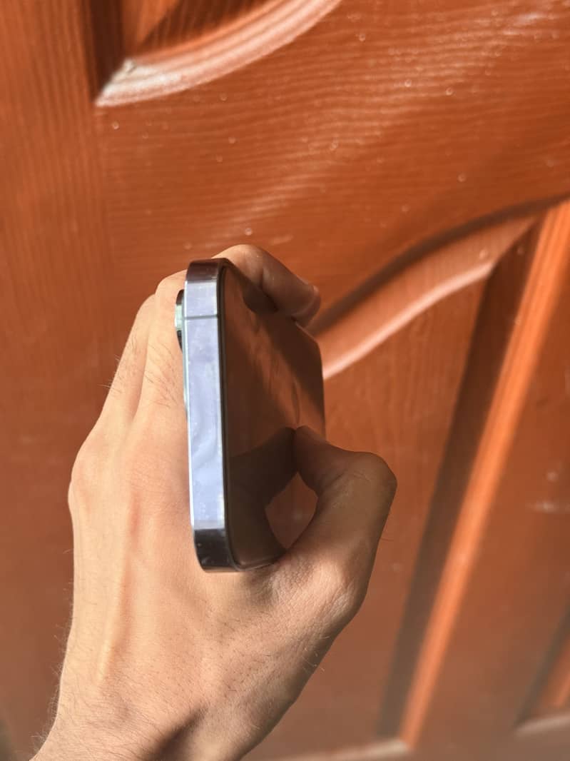 Apple iPhone 14 Pro 2