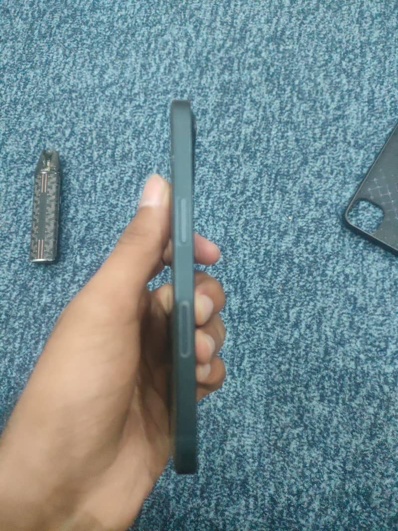 Apple iPhone 13 3