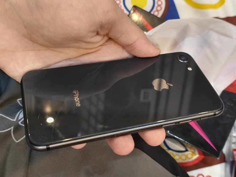 Apple iPhone 8 3