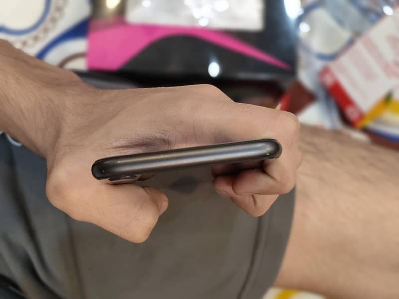 Apple iPhone 8 6