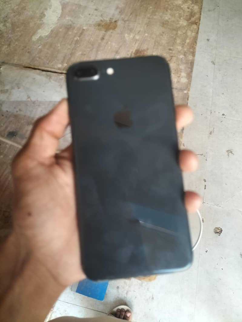 Apple iPhone 8 Plus 1