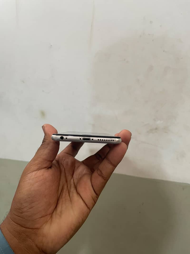 Apple iPhone 6S Plus 8