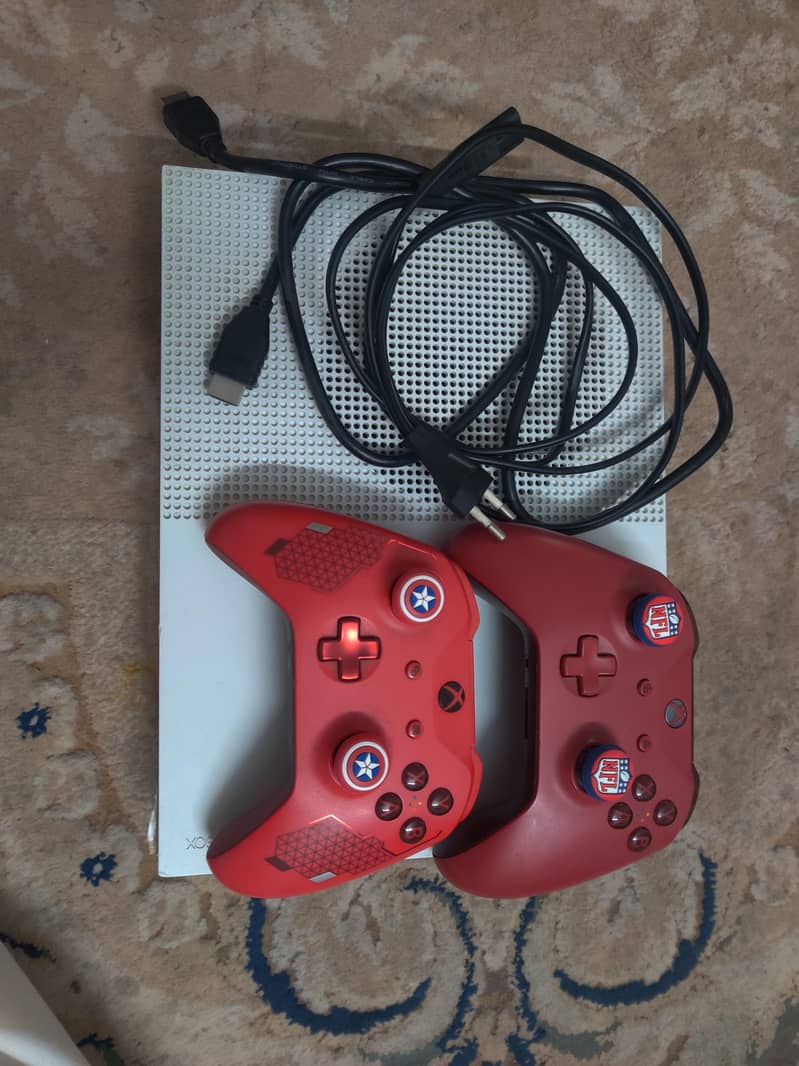XBOX ONE S JAILBROKEN WITH ONE CONTROLLER 1