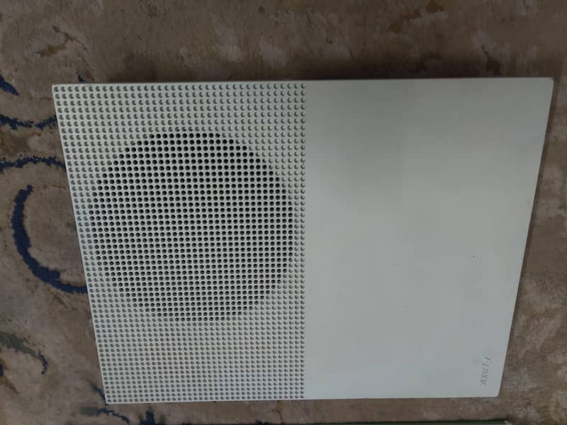 XBOX ONE S JAILBROKEN WITH ONE CONTROLLER 6