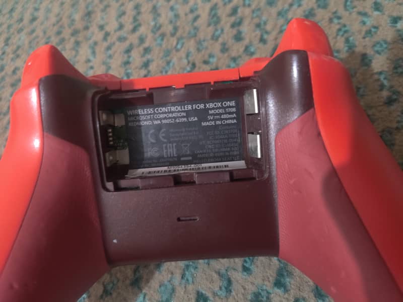 XBOX ONE S JAILBROKEN WITH ONE CONTROLLER 10
