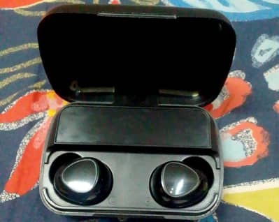 Wireless Bluetooth Earbuds with Charging Case - Used