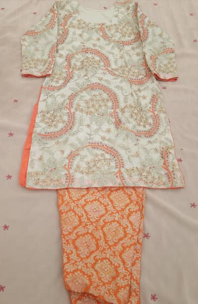 beautiful mehandi contrast dress