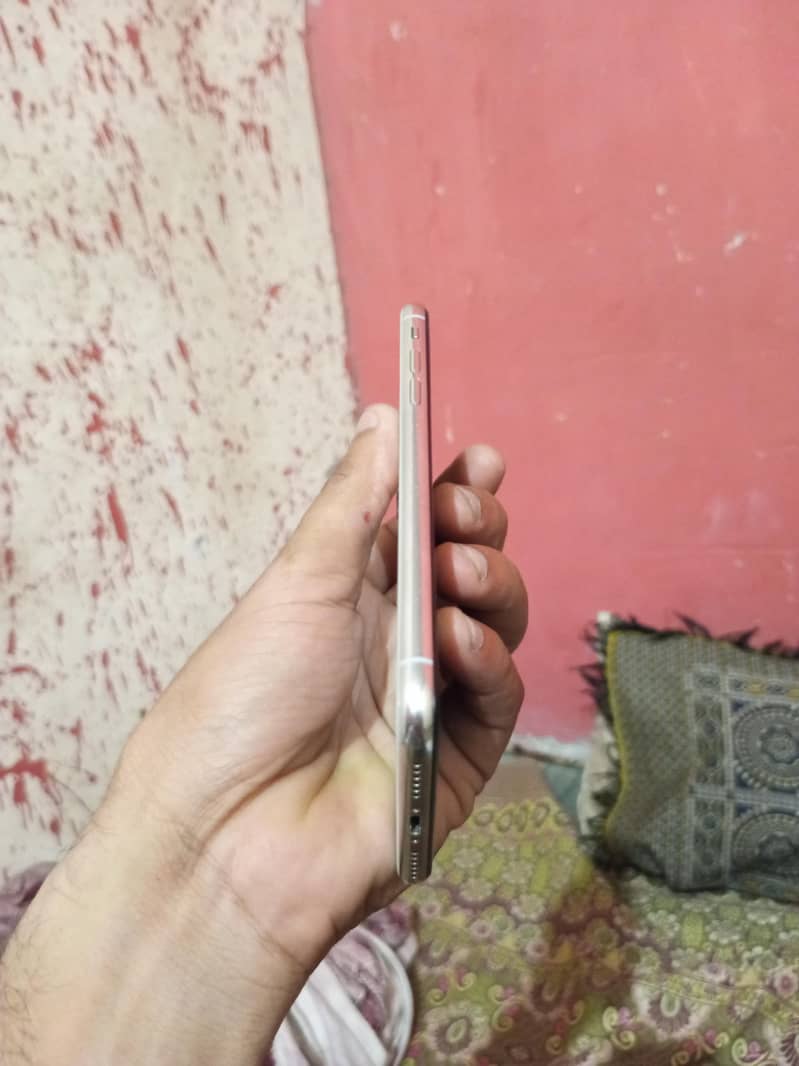 Apple iPhone X 3