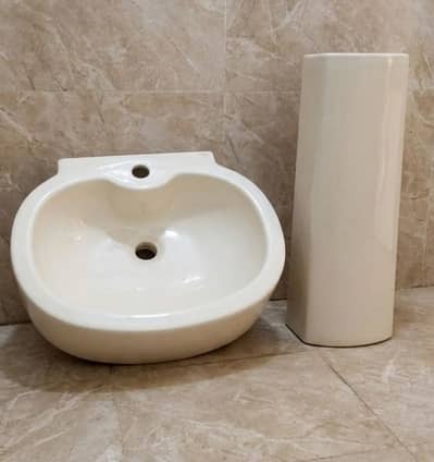 Ceramic Wash Basin with Pedestal Excellent Condition no defect