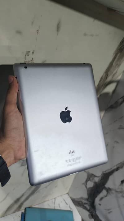 I pad   capacity 12.9 Gb  version  9.3. 5(13G36)