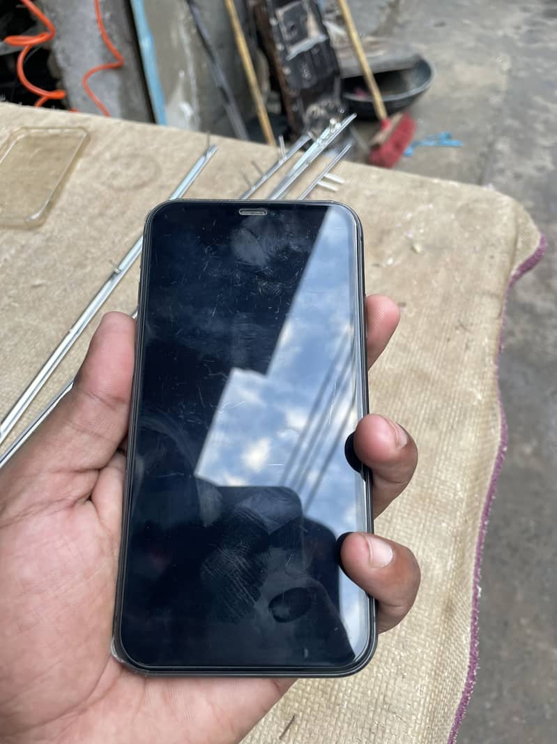 Apple iPhone 11 0