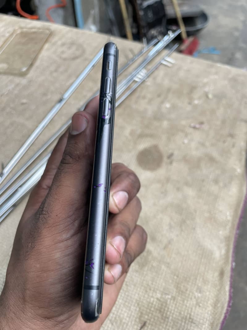 Apple iPhone 11 3