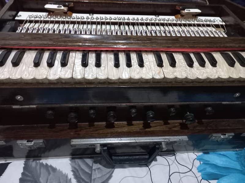 Harmonium 1
