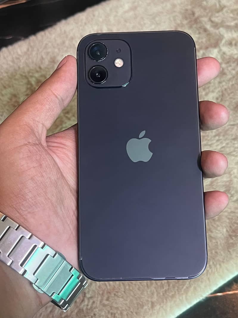 Apple iPhone 12 4