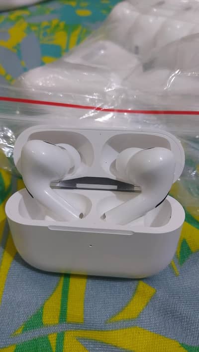 High Quality pro 2 Bluetooth available