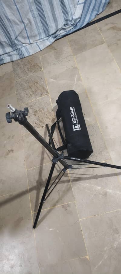 Jinbei  Foldable Dish / Softbox with Honeycomb Grid & Tripod Stand