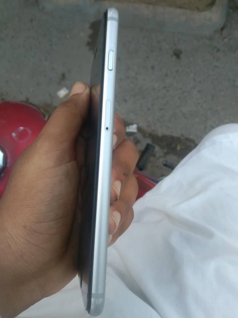 Apple iPhone 6 Plus 1