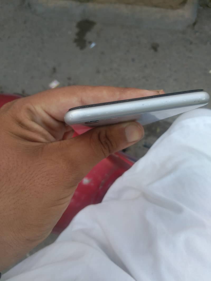 Apple iPhone 6 Plus 4