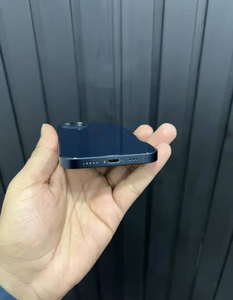 Apple iPhone 13 1