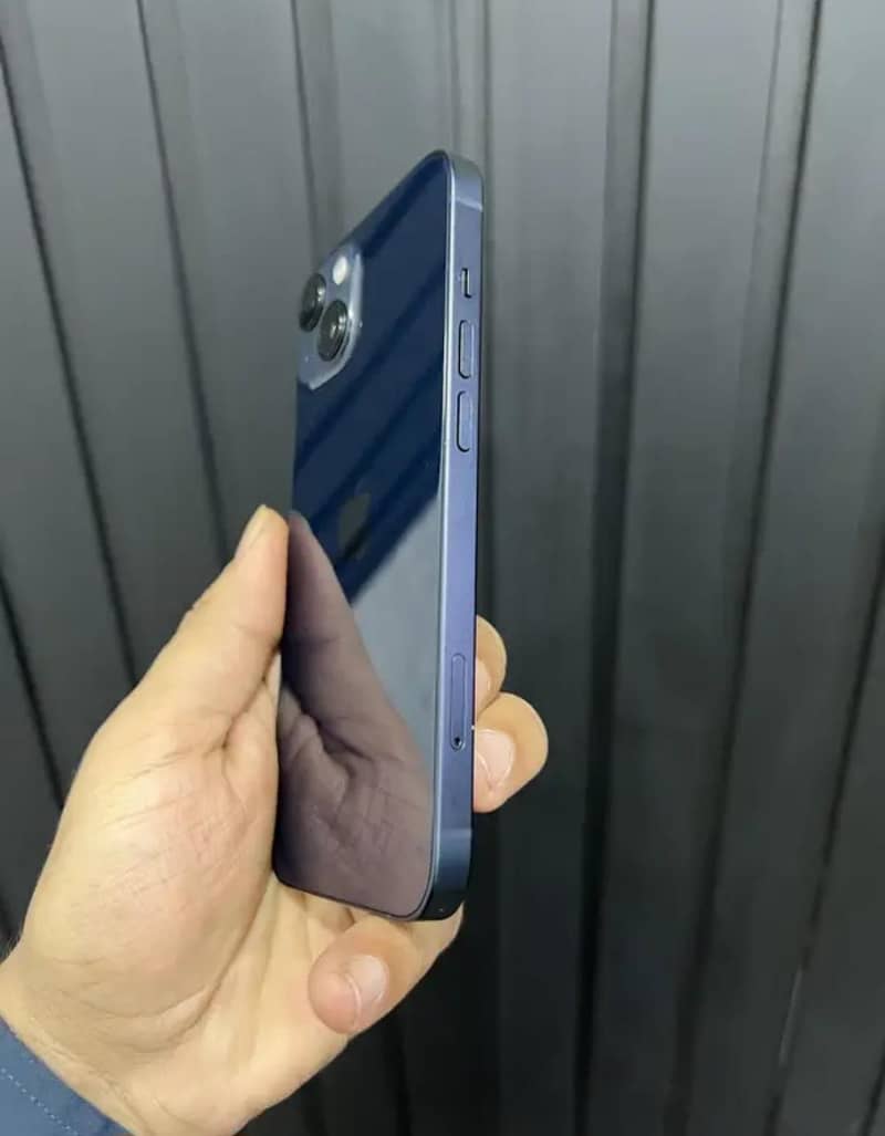Apple iPhone 13 2