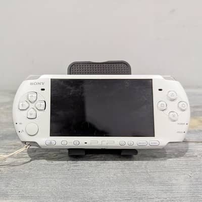 PSP 3000 White - Battery + Charger + 4GB Memory Card + Card Reader