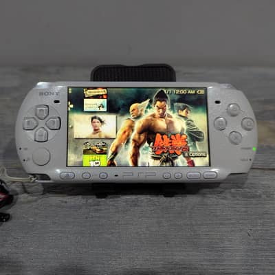 PSP 3000 White - Battery + Charger + 4GB Memory Card + Card Reader